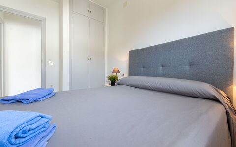 Cambrils 68: Lit, Chambre, Meubles, Drap De Lit, Literie, Design Intérieur, Sol, Bois, Sol, Pièce