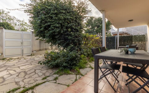 Cambrils 68: Ombre, Jardin, Mobilier De Jardin, Dalle, Arrière-Cour, Aménagement Paysager, Cour, Cour, Chaise, Plante D'Appartement