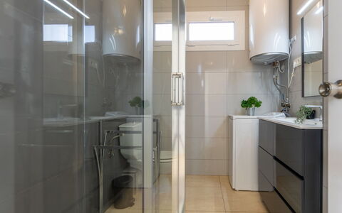 Cambrils 68: Design Intérieur, Luminaire Plomberie, Sol, Sol, Évier, Armoire De Toilette, Lavabo, Salle De Bains, Robinet, Éclairage