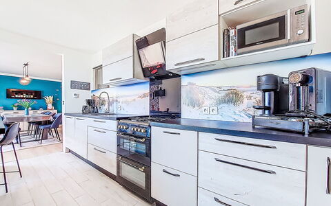 Elioluaso: Cuisine, Principaux Appliance, Appareil De Cuisine, Design Intérieur, Comptoir, Sol, Meubles, Électroménager, Cabinetry, Domicile