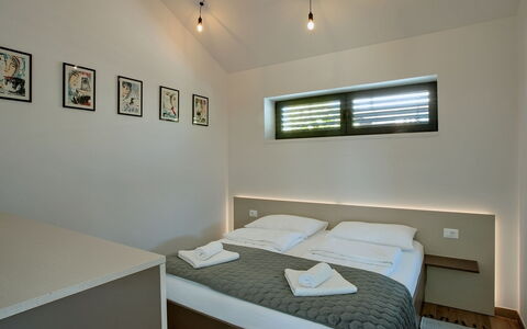 Das Klet: Design Intérieur, Plafond, Sol, Pièce, Chambre, Lit, Cadre De Lit, Literie, Oreiller, Dur
