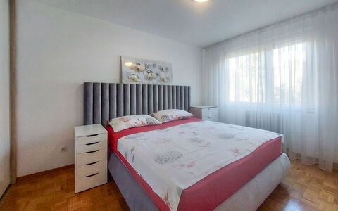 Noemi: Lit, Chambre, Design Intérieur, Meubles, Literie, Mur, Drap De Lit, Sol, Sol, Plafond