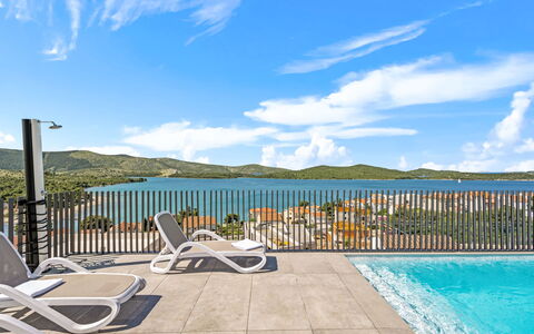 The Tinel: L'Eau, Piscine, Recours, Mobilier De Jardin, Eco Hôtel, Ville Resort, Hôtel, Tropiques, Station Balnéaire, Balancelle
