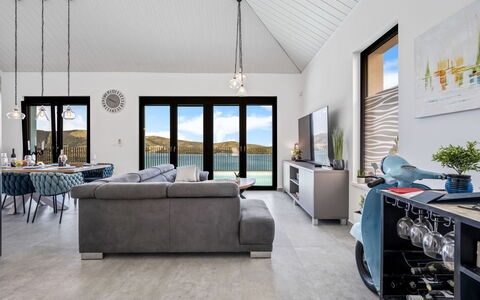 The Tinel: Design Intérieur, Plafond, Sol, Meubles, Sol, Canapé, Salon, Domicile, Pièce