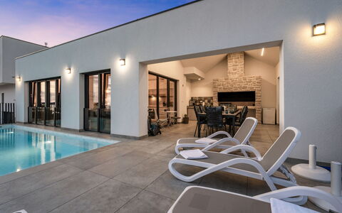 The Tinel: Piscine, Recours, Composite, Mobilier De Jardin, Béton, Ombre, Hôtel, Biens, Eco Hôtel, Villa