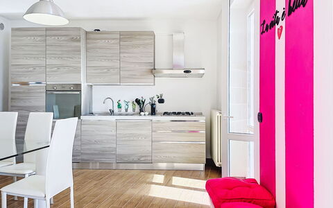 Libellula: Meubles, Design Intérieur, Sol, Sol, Bois, Pièce, Parquet, Éclairage, Chaise, Cuisine