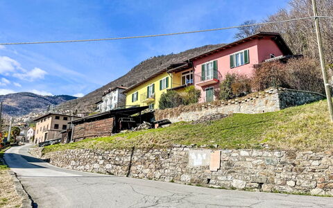Libellula: Mur, Bâtiment, Maison, Zone Résidentielle, Domicile, Architecture, Colline, Zone Rurale, Village, Établissements Humains