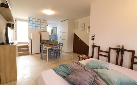 Malika: Meubles, Design Intérieur, Sol, Sol, Lit, Chambre, Mur, Bois, Plafond, Pièce