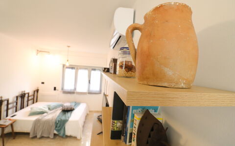 Malika: Meubles, Lit, Design Intérieur, Chambre, Mur, Sol, Bois, Sol, Plafond, Drap De Lit