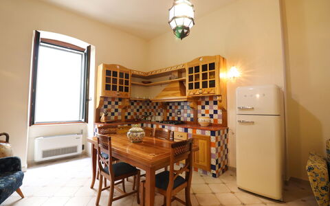 Cariddi Dimora Otranto: Design Intérieur, Sol, Cuisine, Bois, Sol, Meubles, Comptoir, Plafond, Pièce, Cabinetry