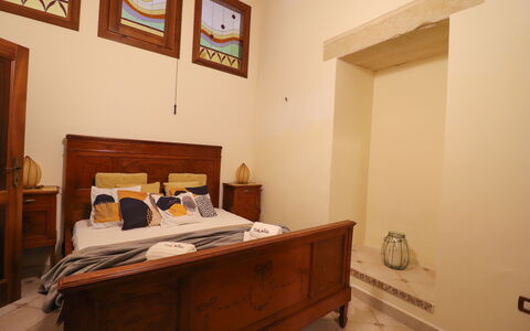 Cariddi Dimora Otranto: Meubles, Bois, Lit, Chambre, Design Intérieur, Sol, Sol, Drap De Lit, Pièce, Tiroir