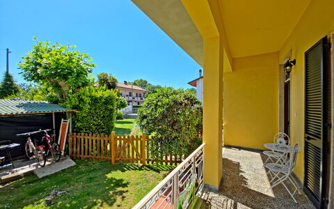 Casa Serena: Balcon, Pelouse, Villa