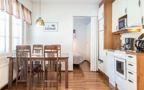 Point Vale 2 As 2: Meubles, Design Intérieur, Sol, Sol, Parquet, Bois, Plafond, Pièce, Revêtement De Sol Stratifié, Table