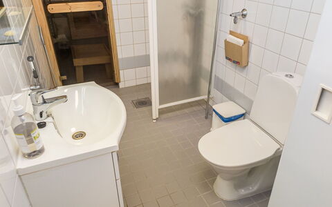 Point Vale 2 As 2: Siège De Toilette, Salle De Bains, Luminaire Plomberie, Toilette, Lavabo, Évier, Sol, Sol, Robinet, Design Intérieur