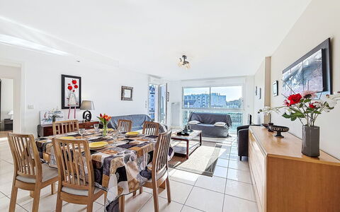Stella Maris: Appartement, Zone Résidentielle, Condominium, Hôtel, Balcon, Appartement Penthouse, Table Cuisine Et Salle A Manger