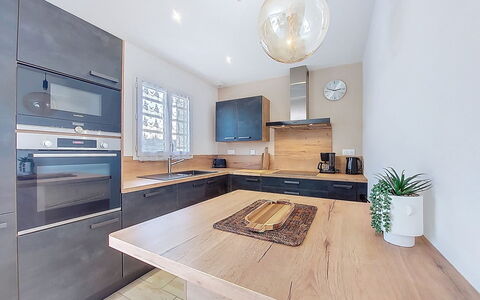 Le Logis: Meubles, Design Intérieur, Comptoir, Cabinetry, Sol, Cuisine, Sol, Bois, Luminaire, Plafond