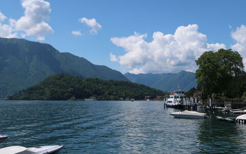Casa Molgisio: L'Eau, Montagne, Montagnes Relief, Ressources En Eau, Plan D'Eau, Bateau, Voie Navigable, Colline, Navire, Montagnes
