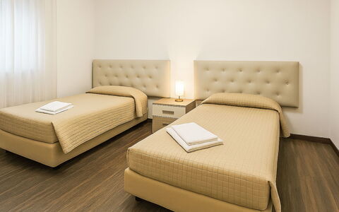 Etrusco Apartment: Lit, Design Intérieur, Chambre, Bois, Meubles, Sol, Sol, Drap De Lit, Literie, Plafond
