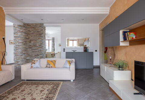 Casa Lory, Monteriggioni, Siena: Meubles, Design Intérieur, Sol, Canapé, Mur, Sol, Salon, Bois, Pièce, Plafond