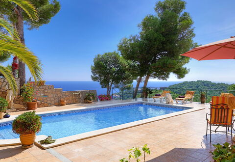 Villa Muneca: Bleu, Piscine, Recours, Mobilier De Jardin, Eco Hôtel, Pot De Fleur, Loisir, Chaise, Plante D'Appartement, Hôtel