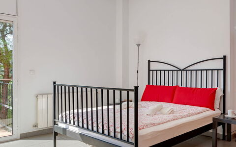 Villa Susanna: Lit, Meubles, Chambre, Design Intérieur, Sol, Sol, Literie, Cadre De Lit, Drap De Lit, Pièce