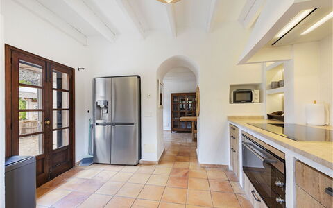 Can Cabana: Design Intérieur, Sol, Sol, Comptoir, Meubles, Plafond, Cuisine, Bois, Cabinetry, Domicile