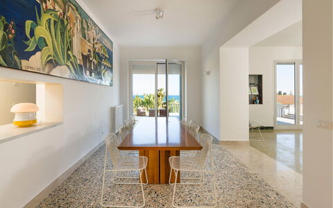 Villa Rebecca: Meubles, Sol, Sol, Design Intérieur, Chaise, Plafond, Table Cuisine Et Salle A Manger, Parquet, Ombre, Salle À Manger
