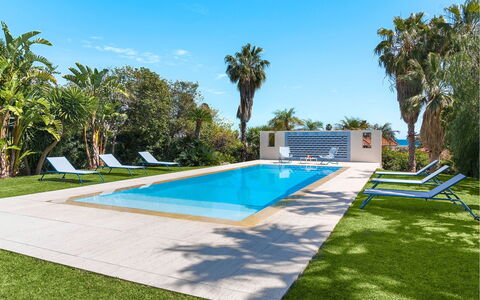 Villa Rebecca: Bleu, Piscine, Recours, Eco Hôtel, Mobilier De Jardin, Ombre, Jardin, Aménagement Paysager, Loisir, Biens