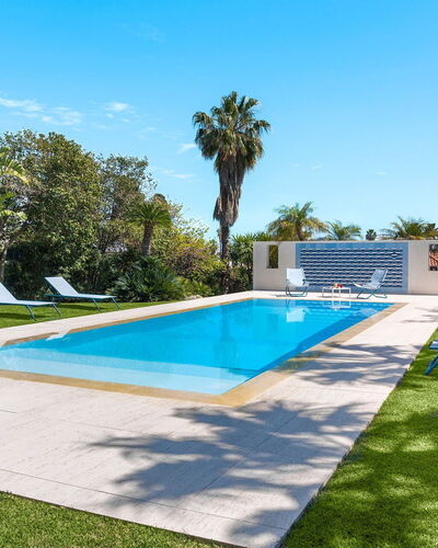 Villa Rebecca: Bleu, Piscine, Recours, Eco Hôtel, Mobilier De Jardin, Ombre, Jardin, Aménagement Paysager, Loisir, Biens