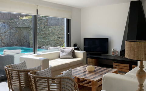 Villa Luisa: Meubles, Design Intérieur, Canapé, Sol, Sol, Salon, Pièce, Éclairage, Appartement