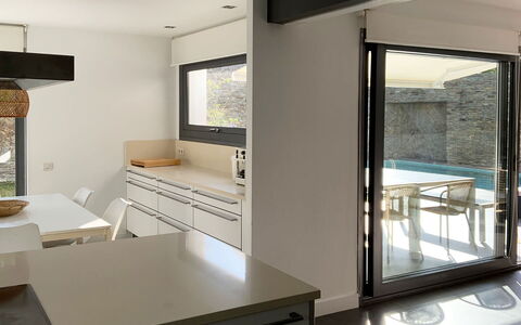 Villa Luisa: Meubles, Design Intérieur, Sol, Bois, Domicile, Sol, Plafond, Cuisine, Comptoir, Éclairage