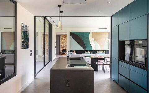 Villa Bamby: Design Intérieur, Sol, Sol, Bois, Meubles, Plafond, Cuisine, Luminaire, Éclairage, Domicile