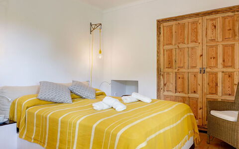 Villa Cassiopea: Meubles, Lit, Design Intérieur, Chambre, Mur, Sol, Literie, Sol, Drap De Lit, Bois