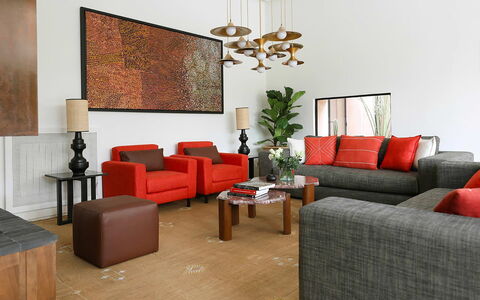 Villa Eleganza: Meubles, Design Intérieur, Mur, Canapé, Sol, Bois, Salon, Sol, Table, Domicile