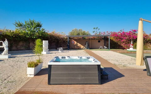 Villa Jamalu: Piscine, Composite, Loisir, Ombre, Mobilier De Jardin, Béton, Pot De Fleur, Jardin, Recours