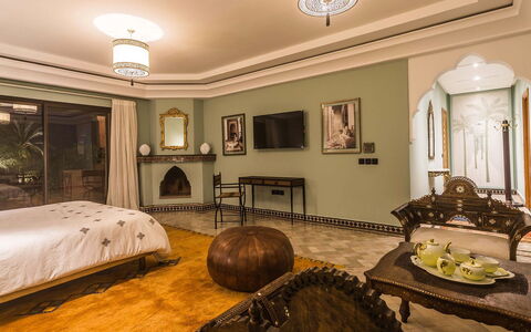 Villa Annarosa: Design Intérieur, Meubles, Plafond, Sol, Sol, Chambre, Éclairage, Lit, Luminaire, Pièce