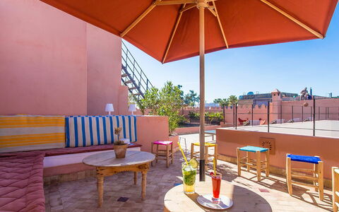 Riad Special: Appartement, Mobilier De Jardin, Chaise, Tableau De Plein Air, Pot De Fleur, Plante D'Appartement, Balcon