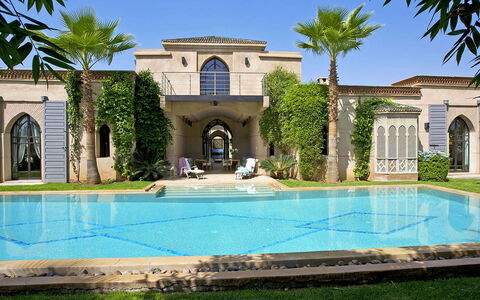 Villa Orange Trees: Piscine, Recours, Biens, Architecture, Thermes, Manoir, Eco Hôtel, Caractéristique De L'Eau, Villa, Cour
