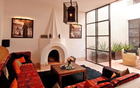Dar Sami: Meubles, Design Intérieur, Mur, Sol, Sol, Salon, Éclairage, Plafond, Domicile, Pièce