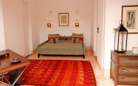 Dar Sami: Meubles, Design Intérieur, Sol, Sol, Bois, Pièce, Éclairage, Domicile, Salon, Parquet