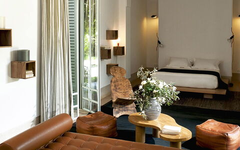 Villa Susan: Meubles, Design Intérieur, Mur, Bois, Sol, Sol, Domicile, Éclairage, Pièce, Salon