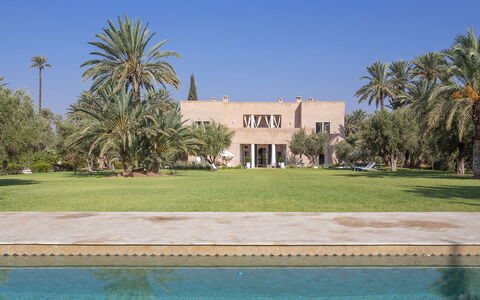 Villa Zagar: Arbre, Biens, Aménagement Paysager, Jardin, Hacienda, Manoir, Pelouse, Villa, Ombre