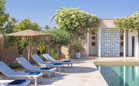 Villa Zagar: Piscine, Recours, Mobilier De Jardin, Balancelle, Eco Hôtel, Ombre, Pot De Fleur, Aménagement Paysager, Chaise, Biens