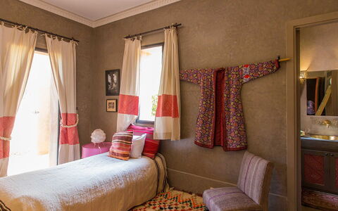 Villa Zagar: Design Intérieur, Meubles, Mur, Sol, Chambre, Pièce, Bois, Sol, Linge, Lit