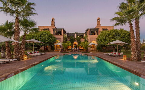 Dar Maril: Piscine, Recours, Hacienda, Parapluie, Biens, Mobilier De Jardin, Eco Hôtel, Ville Resort, Villa