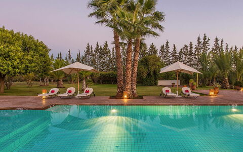Dar Maril: Piscine, Recours, Mobilier De Jardin, Eco Hôtel, Parapluie, Balancelle, Hacienda, Aménagement Paysager, Ville Resort