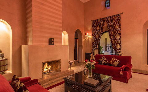 Dar Maril: Design Intérieur, Sol, Plafond, Sol, Éclairage, Meubles, Pièce, Canapé, Salon, Luminaire