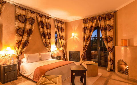Dar Maril: Meubles, Design Intérieur, Éclairage, Recours, Piscine, Hôtel, Lampe, Chaise, Tache De Bois, Conception