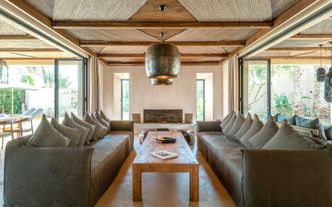 Dar Sun: Meubles, Bois, Sol, Design Intérieur, Domicile, Sol, Plafond, Salon, Tache De Bois, Canapé