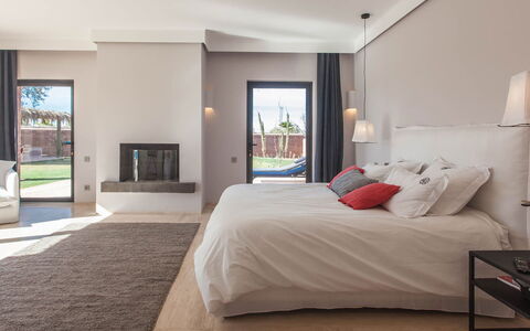 Villa Delizia: Meubles, Design Intérieur, Lit, Chambre, Mur, Sol, Sol, Plafond, Domicile, Pièce